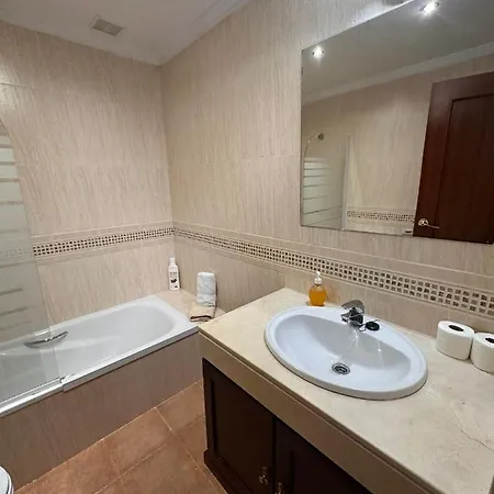 Casa En Campo De Golf Cerca De La Playa חרז